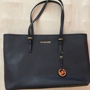Micheal Kors Purse